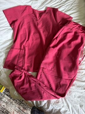 Mandala Women's V-Neck Scrub Top and Jogger Set — Raspberry Pink